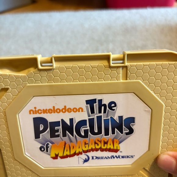 Matchbox Pop Up The Penguins of Madagascar Playset Mattel Vintage W/ Car - Picture 9 of 9